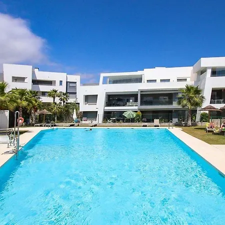 Vanian Gardens - 3br With Garden Apartment *