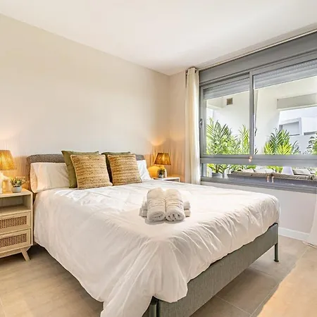 Vanian Gardens - 3br With Garden Apartment