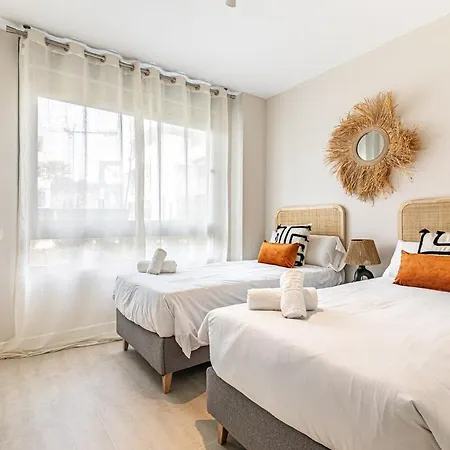 Vanian Gardens - 3br With Garden Apartment