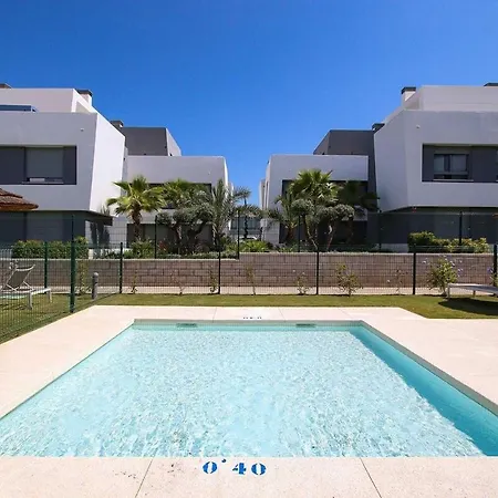 Vanian Gardens - 3br With Garden