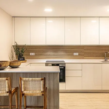 Vanian Gardens - 3br With Garden