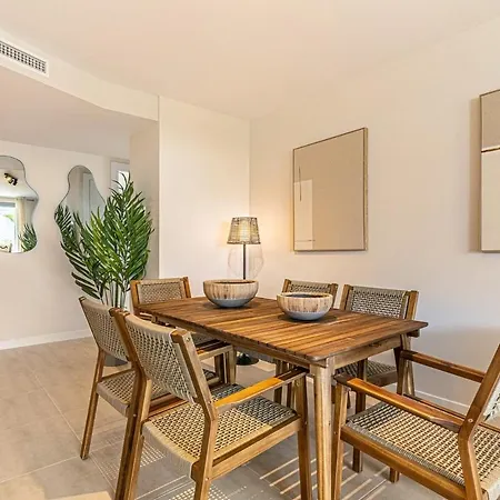 Vanian Gardens - 3br With Garden Appartamento
